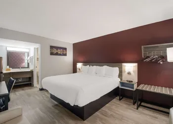 Suburban Studios Cleveland Central hotel thumbnail 5