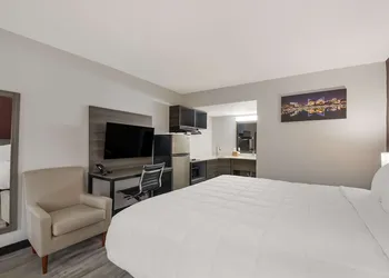 Suburban Studios Cleveland Central hotel thumbnail 6
