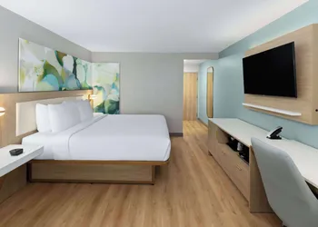 Wyndham Garden Louisville KY hotel thumbnail 8