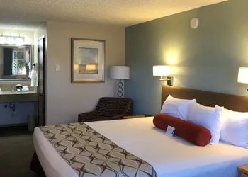 Super 8 by Wyndham Florence OR hotel thumbnail 5