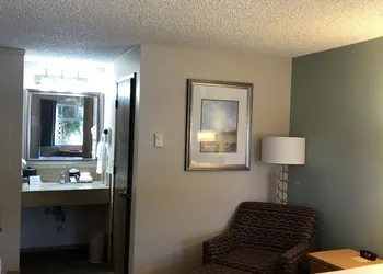 Super 8 by Wyndham Florence OR hotel thumbnail 7