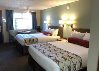 Super 8 by Wyndham Florence OR hotel thumbnail 8