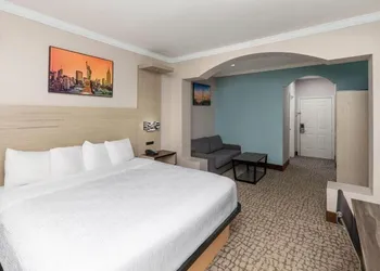 Baymont by Wyndham Texas City hotel thumbnail 3