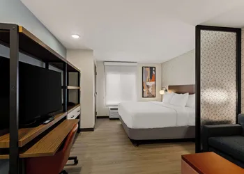 Everhome Suites Temecula hotel thumbnail 6