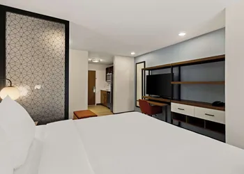 Everhome Suites Temecula hotel thumbnail 8