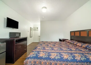 Budget Inn By OYO Palestine Tx Hwy 79 hotel thumbnail 5