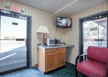 Southern Inn By OYO Walterboro I-95 hotel thumbnail 2