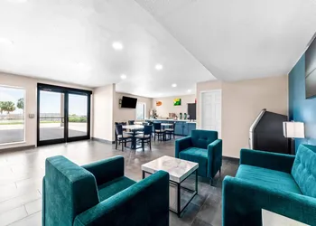 Quality Inn & Suites Port Lavaca near Lighthouse Beach hotel thumbnail 2