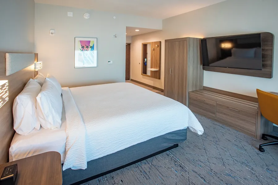 Holiday Inn Express & Suites Pensacola Airport North – I-10 by IHG hotel detail image 6