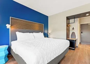 Tru By Hilton Dixon hotel thumbnail 5