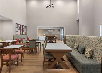 Hampton Inn & Suites Orangeville, On hotel thumbnail 2