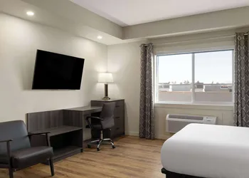 Baymont By Wyndham West Edmonton hotel thumbnail 3