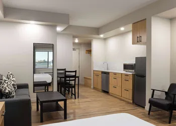Baymont By Wyndham West Edmonton hotel thumbnail 4