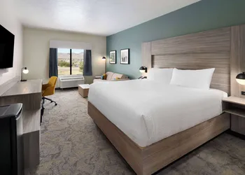 Wingate by Wyndham Kingman hotel thumbnail 5
