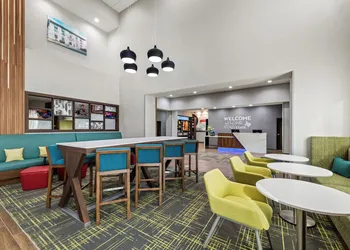 Hampton Inn & Suites Sherman hotel thumbnail 3