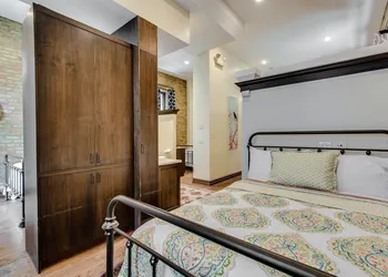 The Golden Arm hotel thumbnail 8