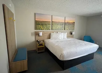 Days Inn by Wyndham Mandan Bismarck Area hotel thumbnail 6