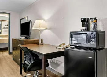 Rodeway Inn & Suites Saginaw I-675 hotel thumbnail 4