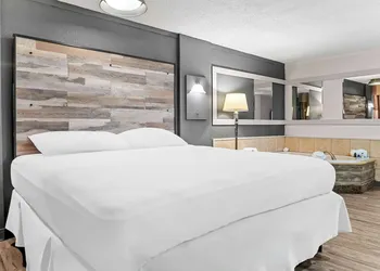 Rodeway Inn & Suites Saginaw I-675 hotel thumbnail 7