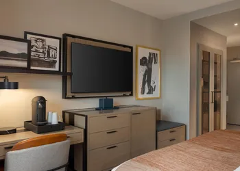 Hotel Avail Rogers, Tapestry Collection By Hilton hotel thumbnail 5