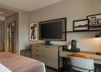 Hotel Avail Rogers, Tapestry Collection By Hilton hotel thumbnail 8