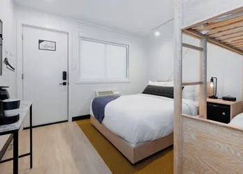 Gravity Haus Revelstoke hotel thumbnail 6