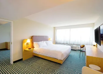 DoubleTree by Hilton Clarksville Riverview hotel thumbnail 4