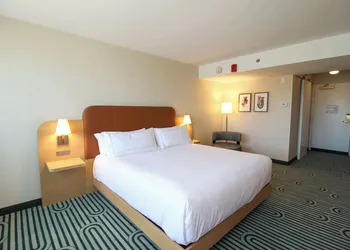 DoubleTree by Hilton Clarksville Riverview hotel thumbnail 6