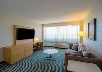DoubleTree by Hilton Clarksville Riverview hotel thumbnail 8
