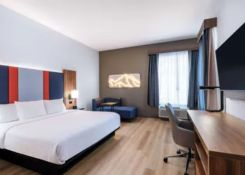 La Quinta by Wyndham Chelsea Birmingham hotel thumbnail 6