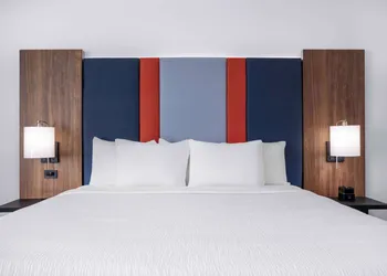 La Quinta by Wyndham Chelsea Birmingham hotel thumbnail 7