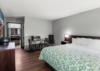 HomeTowne Studios by Red Roof Richmond - Airport/Sandston hotel thumbnail 5