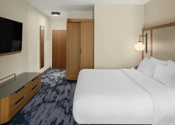 Fairfield by Marriott Inn & Suites Traverse City hotel thumbnail 6