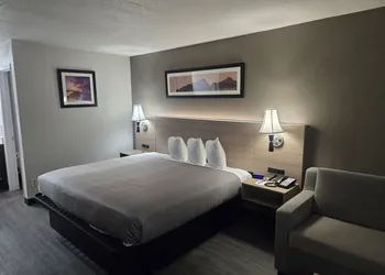 Quality Inn & Suites Sunport Airport Albuquerque hotel thumbnail 7