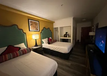 Howard Johnson by Wyndham Bakersfield hotel thumbnail 6