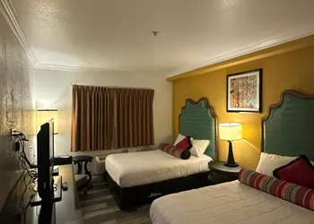 Howard Johnson by Wyndham Bakersfield hotel thumbnail 8