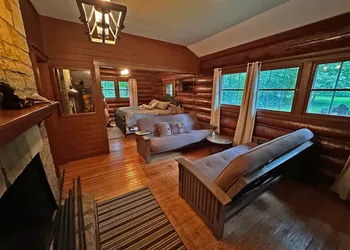 White Pines Lodge hotel thumbnail 4