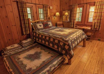 White Pines Lodge hotel thumbnail 5