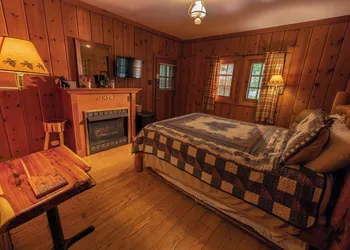 White Pines Lodge hotel thumbnail 6