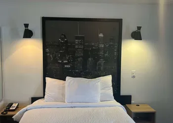 Super 8 by Wyndham Montreal hotel thumbnail 4