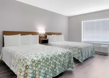HomeTowne Studios by Red Roof Tampa - Airport hotel thumbnail 7