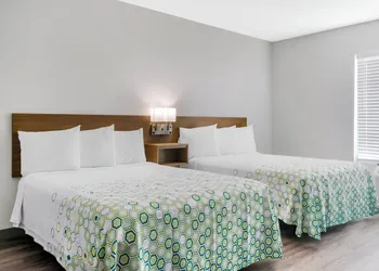 HomeTowne Studios by Red Roof Tampa - Airport hotel thumbnail 8