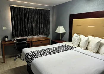 Budget Inn hotel thumbnail 6