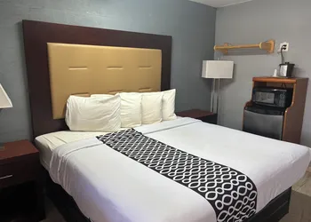 Budget Inn hotel thumbnail 8