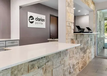 Clarion Pointe Fort Worth East - Arlington hotel thumbnail 4