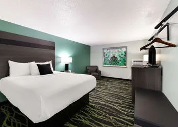 Baymont by Wyndham Liberty MO hotel thumbnail 4