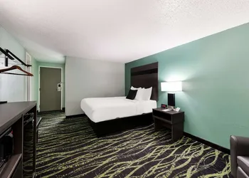 Baymont by Wyndham Liberty MO hotel thumbnail 6