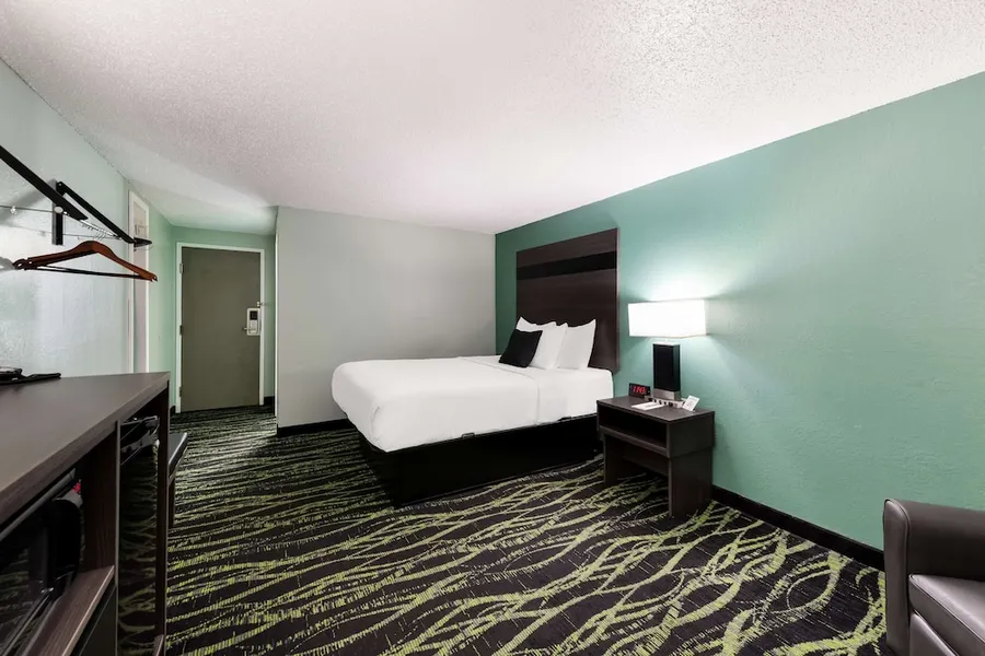 Baymont by Wyndham Liberty MO hotel detail image 6