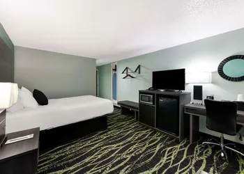 Baymont by Wyndham Liberty MO hotel thumbnail 8
