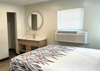 Exclusivo Inn by OYO Grand Prairie, TX hotel thumbnail 8